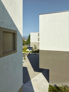 2b architectes: Appartamenti per anziani a Sugiez, Svizzera