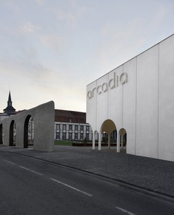 TRACKS: Cinema Arcadia a Riom, Francia