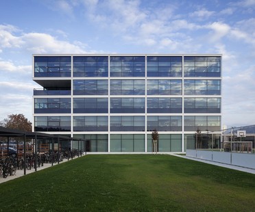 Stryker Innovation Center progettato da HENN Architects a Friburgo