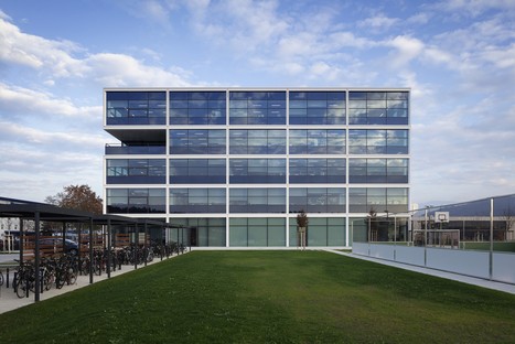 Stryker Innovation Center progettato da HENN Architects a Friburgo