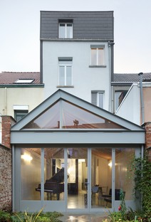 Bovenbouw: Ristrutturazione di una casa su Lovelingstraat, Anversa