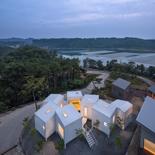 Floating Cubes di Younghan Chung Architects