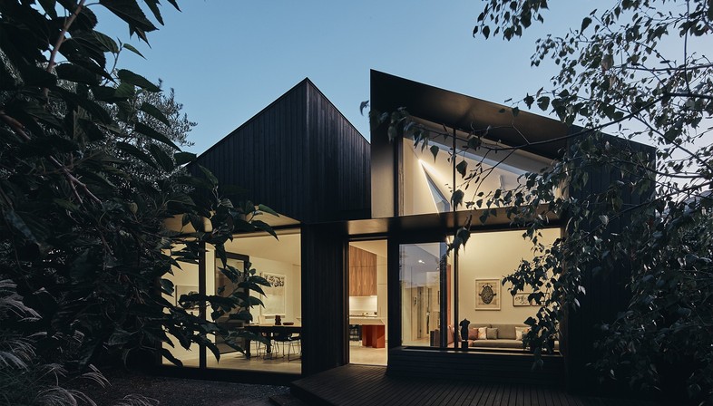 Split House di FMD Architects: due identità per un'abitazione