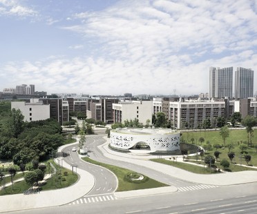 Il nuovo White Building del Chengdu Science and Technology Industry Incubation Park porta la firma di CROX