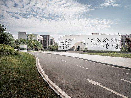 Il nuovo White Building del Chengdu Science and Technology Industry Incubation Park porta la firma di CROX