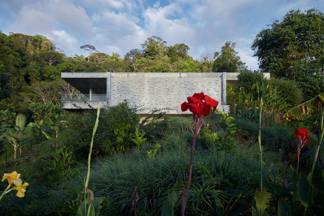 Refuel works + Formafatal: Art Villa in Costa Rica