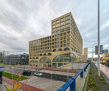 Westbeat di Studioninedots: residenze private e spazio pubblico convivono ad Amsterdam