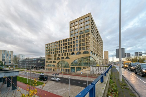 Westbeat di Studioninedots: residenze private e spazio pubblico convivono ad Amsterdam