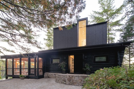 Cottage on the Point di Paul Bernier a Montréal in Canada