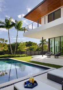 Bay Tropical Residence di SDH Studio