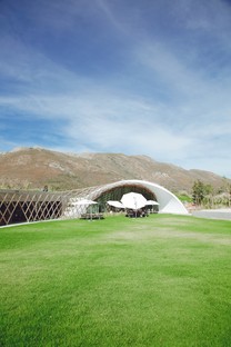 Il Garden Cafe progettato da Steyn Studio per Bosjes, Sud Africa, assieme a SquareOne, Meyers e Liam Mooney