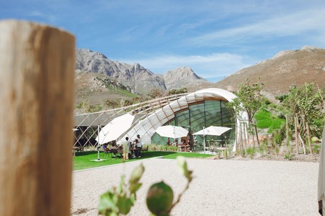Il Garden Cafe progettato da Steyn Studio per Bosjes, Sud Africa, assieme a SquareOne, Meyers e Liam Mooney