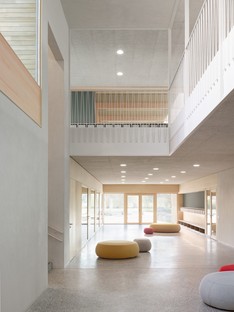 Innauer Matt Architekten: Scuola dell’infanzia Am Engelbach, Lustenau