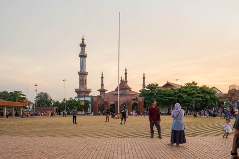 SHAU: Piazza Alun-alun Kejaksan, Cirebon, Indonesia