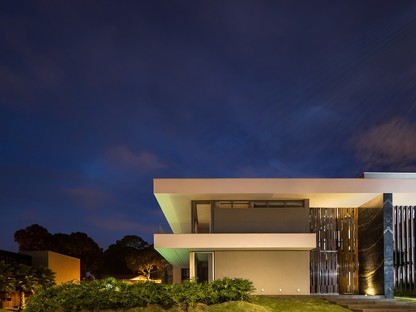 Schuchovski Arquitetura: Residencia HRB a Curitiba, Brasile