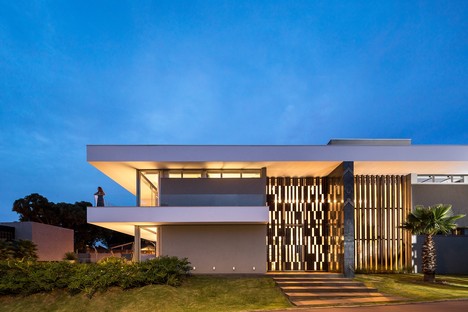 Schuchovski Arquitetura: Residencia HRB a Curitiba, Brasile
