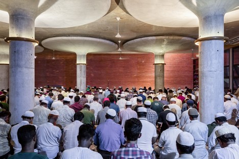 Rafiq Azam: Moschea Mayor Mohammad Hanif Jame, Dacca