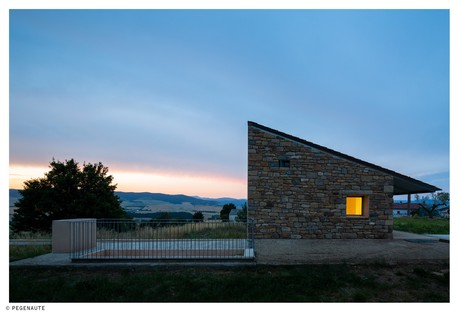 Lecumberri Cidoncha Architects: casa RE a Lérruz, Navarra, Spagna