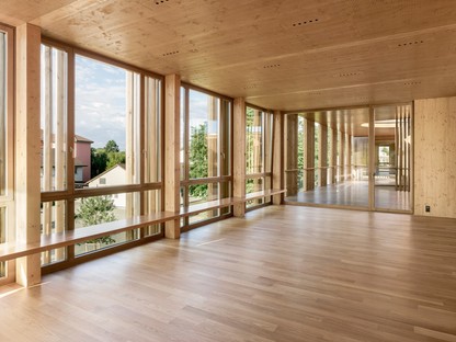 Büro B Architekten: asilo nido del complesso scolastico Rain, Ittigen