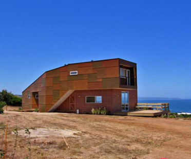 Casa Weller. Riesco + Rivera Arquitectos Asociados<br /> con R&U arquitectos asociados.<br />
Punta del Gallo, Chile - 2005
