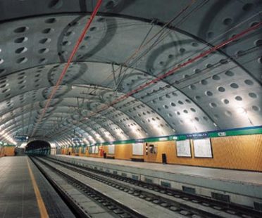 Angelo Mangiarotti, Due stazioni a Milano: Stazione Venezia e Stazione Repubblica