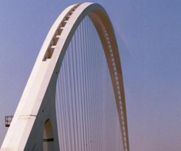 Reggio Emilia. Il Ponte di scavalcamento dell'autostrada. Santiago Calatrava. 2007