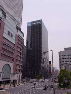 Perrault e la torre Fukoku a Osaka