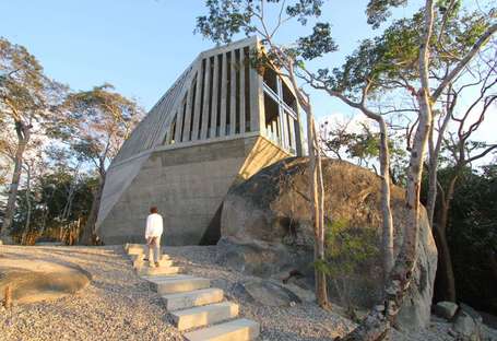 BNKR: Sunset chapel ad Acapulco