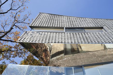 Joho Architecture: casa con tetto curvo in Corea