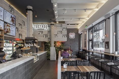 Hitzig Militello Arquitectos e il Tostado Café Club