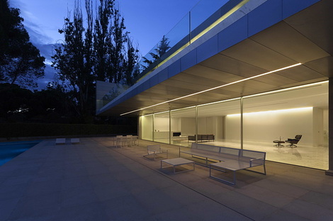 Aluminium House di Fran Silvestre Arquitectos