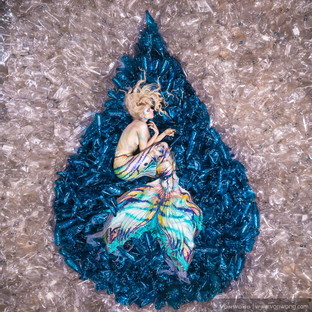 Creatività contro l'inquinamento. Von Wong: Mermaids Hate Plastic.