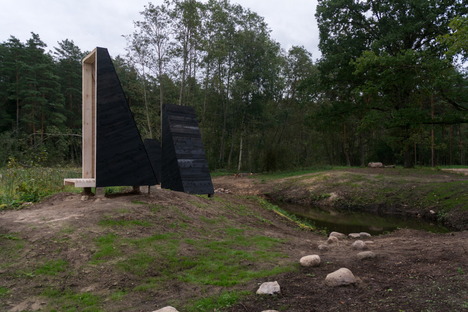 Un giardino di meditazione nella foresta lituana
