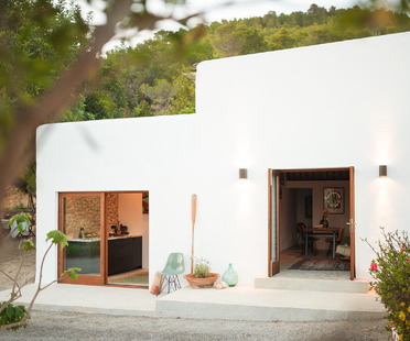 La piccola casa del campo di Standard Studio e Ibiza Interiors