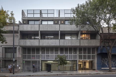 Bolivar, un condominio a Buenos Aires di HM Arquitectos