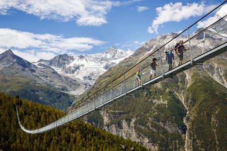 Il ponte sospeso più lungo per pedoni è in Svizzera