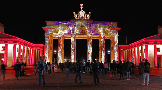 Berlin leuchtet, Luce muove tutti i Berlinesi 
