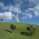Una nuova scultura nel Gibbs Farm Sculpture Park, Nuova Zelanda