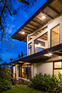 Casa Mirasol di JiA-Jose Isturaín Arquitectura: un recupero a Panama