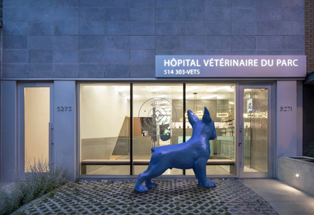Una clinica veterinaria a Montreal di TBA/Thomas Balaban Architecte