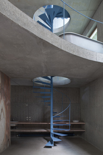 Leopold Banchini Architects con Daniel Zamarbide Casa do Monte a Lisbona