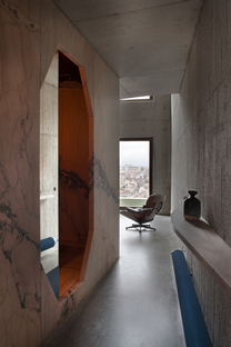 Leopold Banchini Architects con Daniel Zamarbide Casa do Monte a Lisbona