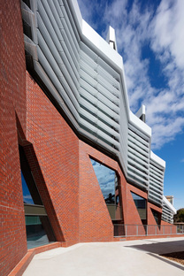 Bio21 Nancy Millis Building di DesingInc a Melbourne