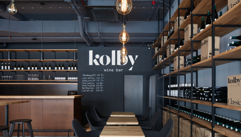 Kolby Wine Bar di CMC Architects a Praga