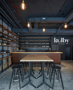 Kolby Wine Bar di CMC Architects a Praga