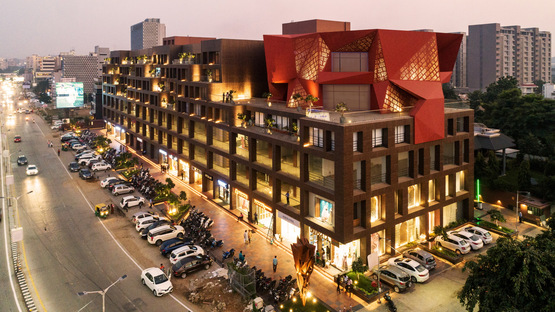 Stellar, un edificio commerciale e sostenibile di Sanjay Puri Architects