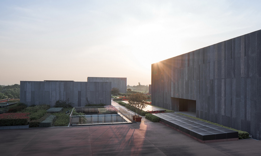 Cyrus Tang Foundation Center di UAD