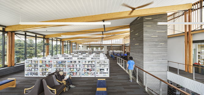 La pluripremiata biblioteca Half Moon Bay di Noll & Tam Architects