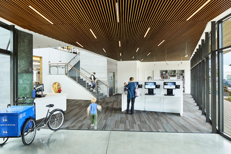 La pluripremiata biblioteca Half Moon Bay di Noll & Tam Architects