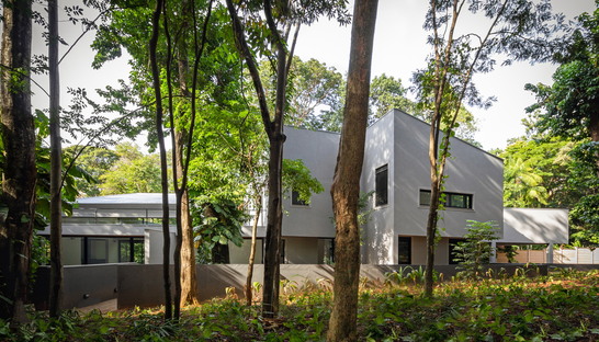 BD House di Frederico Trevisan, residenza urbana tra foresta e famiglia